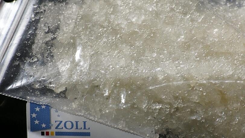 Einer der Beutel voll Crystal, die bayerische Zollfahnder bei ihren Kontrollen 2011 entdeckten.