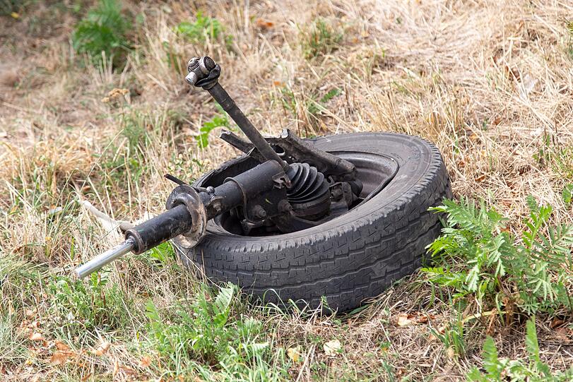 Schlimmer Unfall bei Coburg: Ein Schulbus ist dabei in den Gegenverkehr gerast - fünf Schulkinder wurden dabei schwer verletzt.