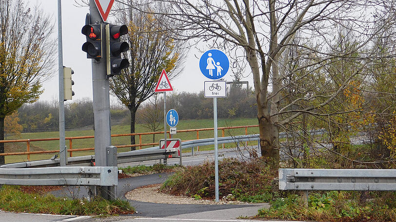 Blick auf den Radlweg: Darf man hier wirklich Rad fahren? Und ist das sicher genug?