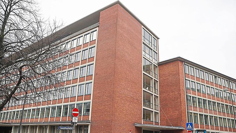 In den 50er Jahren wurde das Kassen- und Steueramt gebaut. Das Gebäude ist sanierungsbedürftig. Das ist in der Stadt schon lange bekannt. Die Mitarbeiter sind bereits ausgezogen.