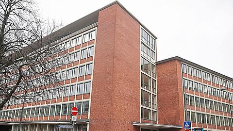 In den 50er Jahren wurde das Kassen- und Steueramt gebaut. Das Gebäude ist sanierungsbedürftig. Das ist in der Stadt schon lange bekannt. Die Mitarbeiter sind bereits ausgezogen.