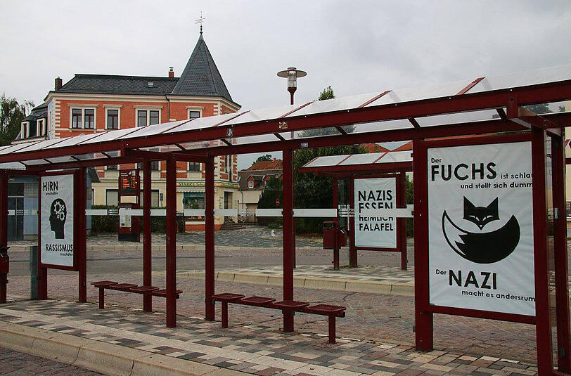Anti-Nazi-Plakate in Freital. Aufgehängt von Dies Irae.