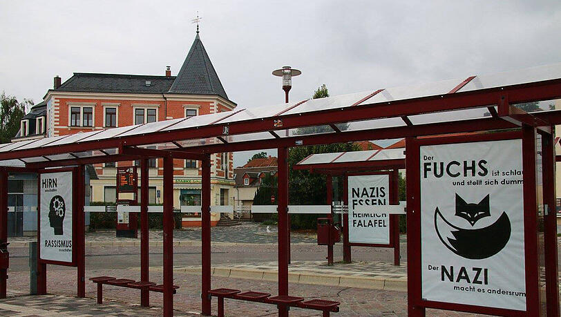 Anti-Nazi-Plakate in Freital. Aufgehängt von Dies Irae. Anti-Nazi-Plakate in Freital. Aufgehängt von Dies Irae.