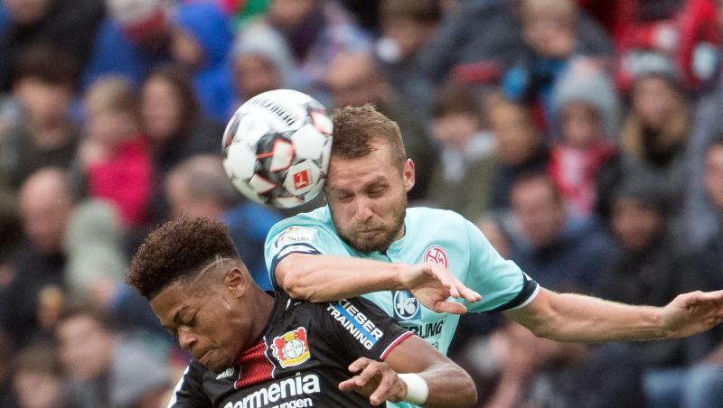 Sowohl die Leverkusener, als auch die Gegner aus Mainz wollen im Freitagsspiel der Bundesliga wieder in die Erfolgsspur finden. Sowohl die Leverkusener, als auch die Gegner aus Mainz wollen im Freitagsspiel der Bundesliga wieder in die Erfolgsspur finden.