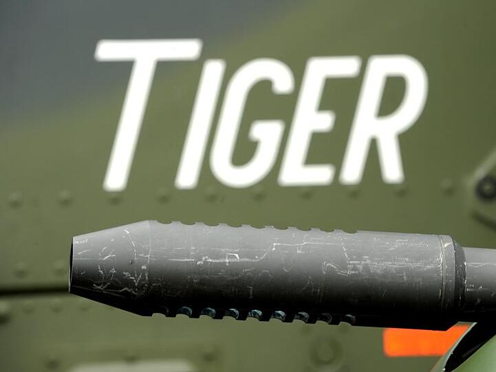 Die Bordkanone eines Kampfhubschraubers Tiger.