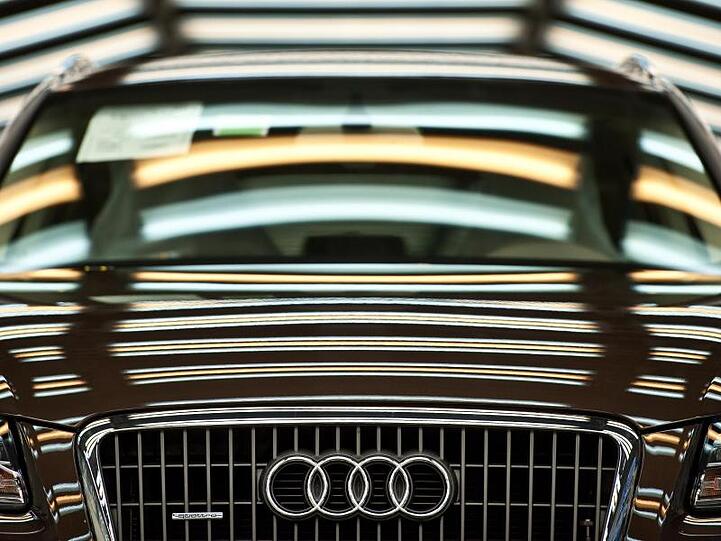 Die Audi-Werke in Ingolstadt, Neckarsulm, Brüssel, Györ in Ungarn und San José Chiapa in Mexiko fahren bis Ende dieser Woche schrittweise herunter, ab kommendem Montag steht die Produktion still.