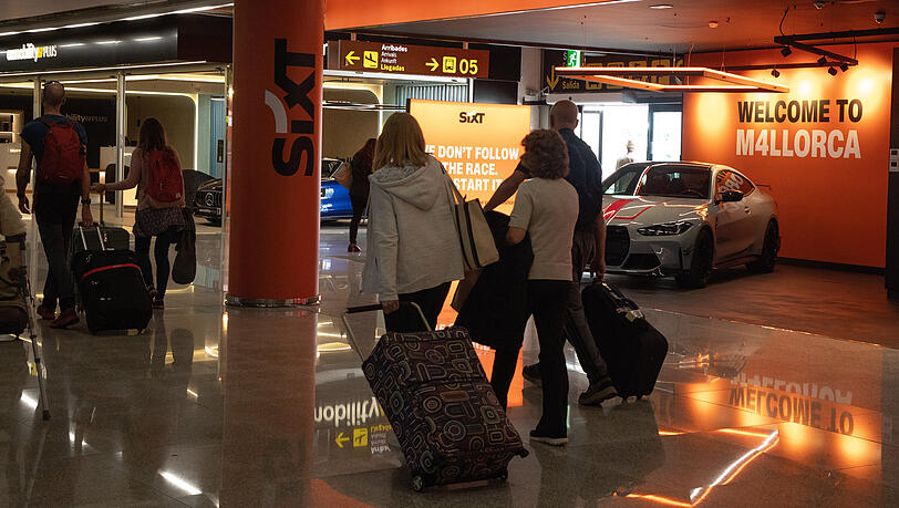 Ein Mietwagen der Firma Sixt auf Mallorca. Wer sich im geliehenen Auto nicht an die Verkehrsregeln hält, muss mit zusätzlichen Kosten rechnen. Ein Mietwagen der Firma Sixt auf Mallorca. Wer sich im geliehenen Auto nicht an die Verkehrsregeln hält, muss mit zusätzlichen Kosten rechnen.