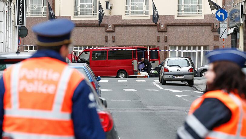 Ein verdächtiges Fahrzeug unweit des EU-Parlaments löste am Freitag kurzzeitig Terroralarm aus. Ein verdächtiges Fahrzeug unweit des EU-Parlaments löste am Freitag kurzzeitig Terroralarm aus.