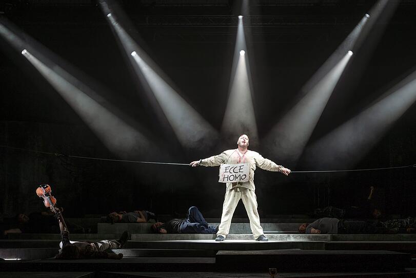 Scott MacAllister als Dalibor in der Neuinszenierung von Bedøich Smetanas Oper am Augsburger Staatstheater.