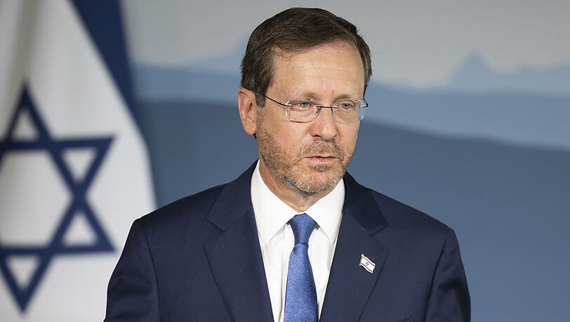 Izchak Herzog, Präsident von Israel, spricht bei einer Pressekonferenz nach einem Treffen mit dem Schweizer Präsidenten während Herzogs offiziellem Besuch.