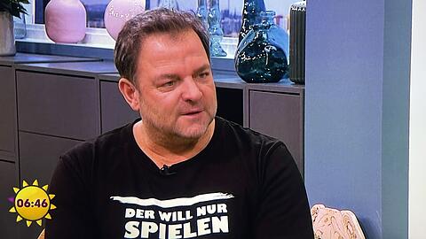 Martin Rütter klärt im "Sat.1 Frühstücksfernsehen" über Fehler in der Hundeerziehung auf.
