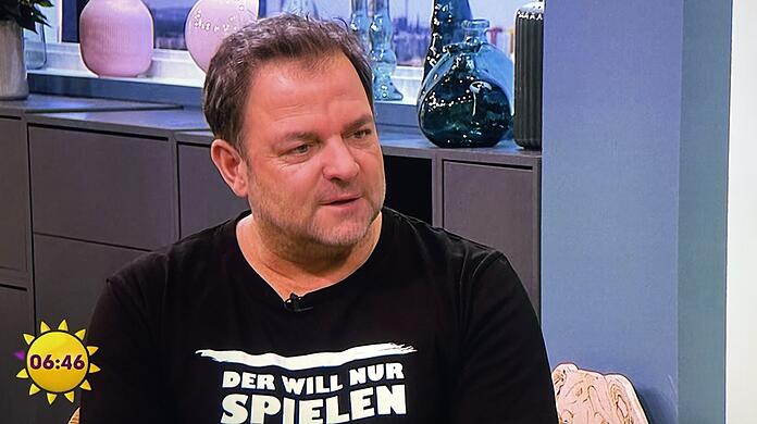 Martin Rütter klärt im "Sat.1 Frühstücksfernsehen" über Fehler in der Hundeerziehung auf.