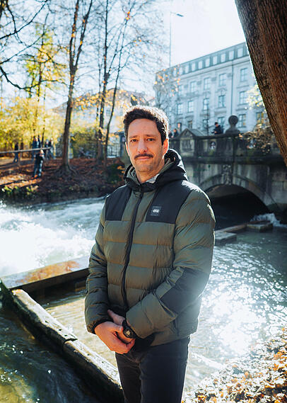 Bei Surfer Alexander Neumann war die Enttäuschung groß, als er erfuhr, dass ein vermehrter Wasserzufluss nicht geholfen hat, die Welle aufzubauen. Bei Surfer Alexander Neumann war die Enttäuschung groß, als er erfuhr, dass ein vermehrter Wasserzufluss nicht geholfen hat, die Welle aufzubauen.