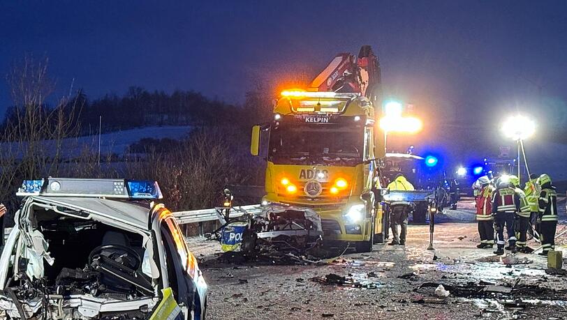 Zahlreiche Einsatzkr&auml;fte waren vor Ort.