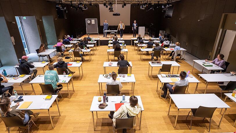 Die Abiturpr&uuml;fungen im Freistaat beginnen. (Archivbild)