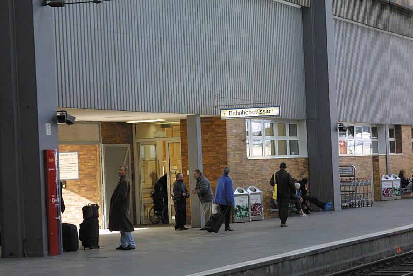 Im Bereich der Bahnhofsmission wurde die Frau bestohlen.