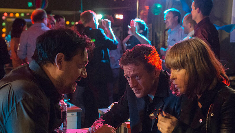 Bukow (Charly Hübner), Thiesler (Josef Heynert) und König (Anneke Kim Sarnau) genießen die Party ihres Chefs Bukow (Charly Hübner), Thiesler (Josef Heynert) und König (Anneke Kim Sarnau) genießen die Party ihres Chefs