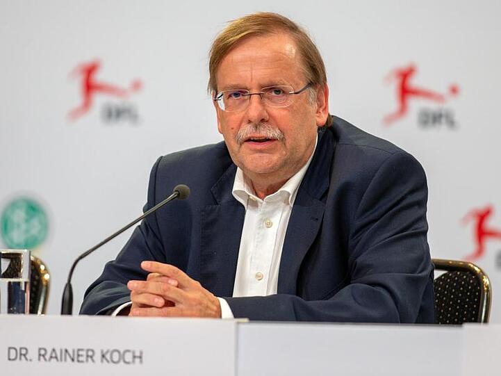 DFB-Vizepräsident Rainer Koch spricht bei der Pressekonferenz. Foto: Andreas Gora/dpa/Archivbild