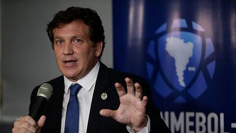 Alejandro Dominguez, Präsident des südamerikanischen Dachverbands CONMEBOL, würdigt die Eröffnung des gemeinsamen Büros mit der UEFA.