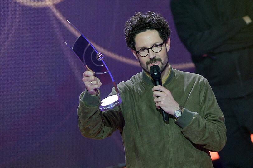 Musiker Max Herre freut sich über den Echo in der Kategorie "Hip-Hop/Urban National".