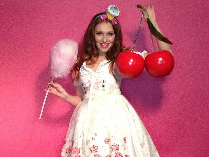 Georgina Fleur präsentiert ihre Dirndl-Kollektion
