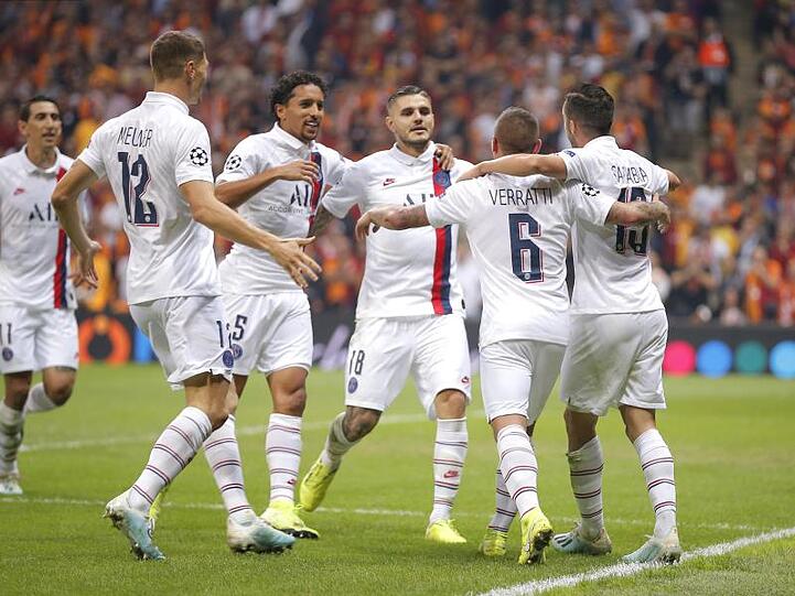 Die Spieler von Paris Saint-Germain feiern das 1:0 gegen Galatasaray Istanbul.