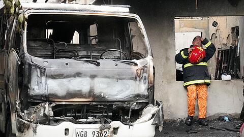 In einem Wohnhaus mit Textilfabrik in Quezon City ist ein Feuer ausgebrochen. Mindestens 16 Menschen kamen dabei ums Leben.