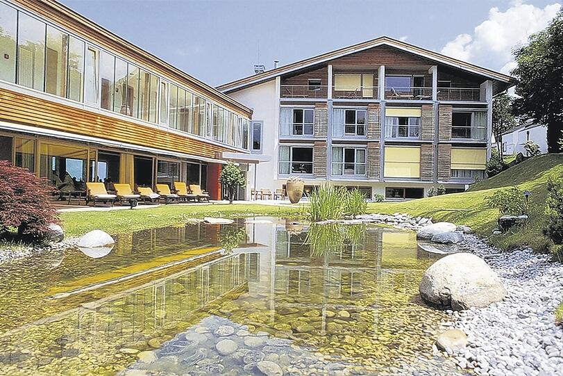 Das Nobel-Wellness-Hotel &bdquo;Lanserhof&ldquo; bei Innsbruck gilt als gute Adresse für gestresste Unternehmer. Hier lernte Susanne Klatten den Gigolo Helg Sgarbi kennen.