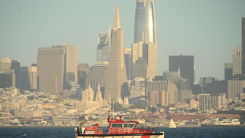 In der Bucht von San Francisco ist ein Boot gekentert. In der Bucht von San Francisco ist ein Boot gekentert.