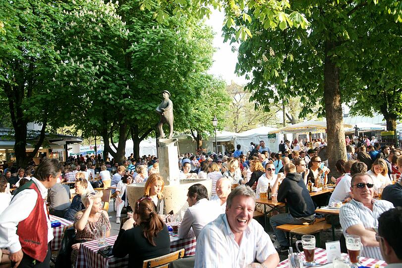 Fast schon dörflich: Der Biergarten am Viktualienmarkt