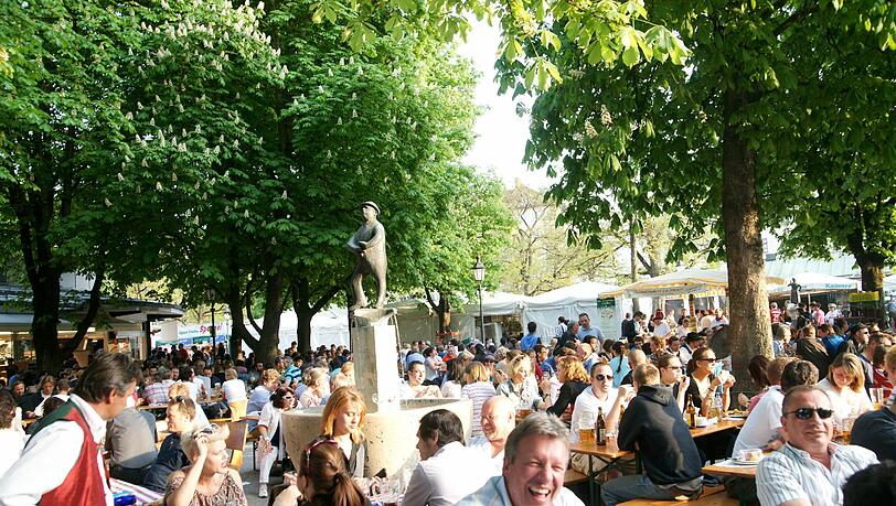 Fast schon dörflich: Der Biergarten am Viktualienmarkt Fast schon dörflich: Der Biergarten am Viktualienmarkt