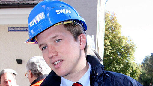 Seit 2006 ist der Ex-Juso Chef Florian Bieberbach kaufmännischer Geschäftsführer bei den Stadtwerken. Nun wurde er eingestimmig als Nachfolger von Kurt Mühlhäuser gewählt. Seit 2006 ist der Ex-Juso Chef Florian Bieberbach kaufmännischer Geschäftsführer bei den Stadtwerken. Nun wurde er eingestimmig als Nachfolger von Kurt Mühlhäuser gewählt.