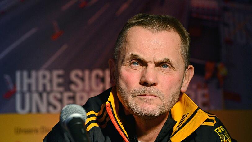 „Der Stein, der uns vom Herzen gefallen ist, war so groß, dass wir froh waren, dass er uns nicht auf den Fuß gefallen ist. Das hätte richtig wehgetan.“
Damen-Bundestrainer Gerald Hönig am 14. Februar zum WM-Silber von Andrea Henkel im Biathlon-Einzel, der ersten DSV-Medaille. „Der Stein, der uns vom Herzen gefallen ist, war so groß, dass wir froh waren, dass er uns nicht auf den Fuß gefallen ist. Das hätte richtig wehgetan.“
Damen-Bundestrainer Gerald Hönig am 14. Februar zum WM-Silber von Andrea Henkel im Biathlon-Einzel, der ersten DSV-Medaille.
