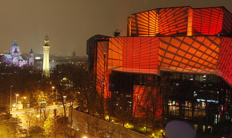 Gute Nacht, Gasteig. Die äußere Hülle der Philharmonie soll bleiben, das Innere soll ab 2020 umgebaut werden. Der Staat beteiligt sich an den Kosten.