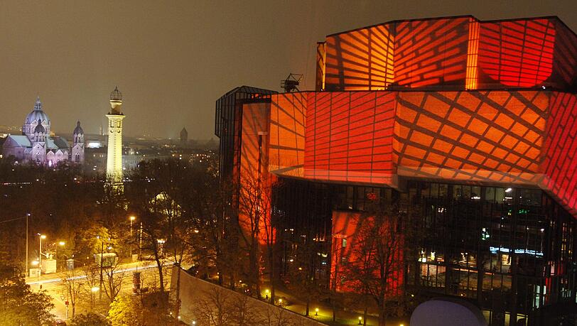 Gute Nacht, Gasteig. Die äußere Hülle der Philharmonie soll bleiben, das Innere soll ab 2020 umgebaut werden. Der Staat beteiligt sich an den Kosten. Gute Nacht, Gasteig. Die äußere Hülle der Philharmonie soll bleiben, das Innere soll ab 2020 umgebaut werden. Der Staat beteiligt sich an den Kosten.