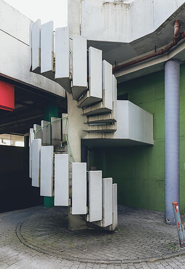 Eine umwundene Treppe.