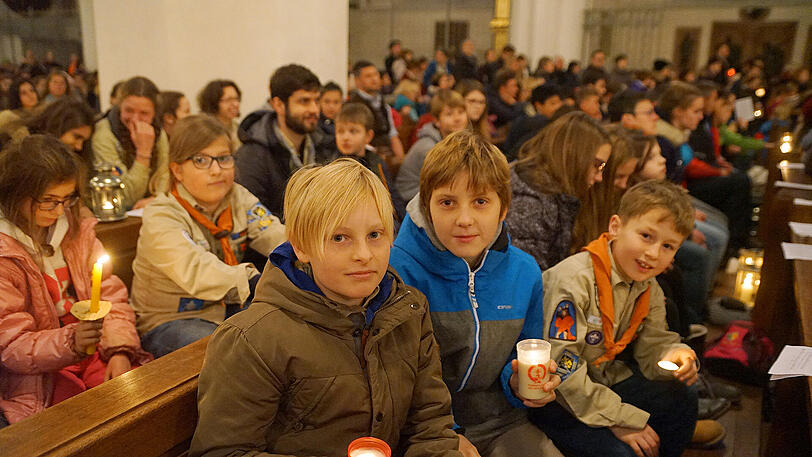 Die Bilder aus der vollbesetzten Frauenkirche.