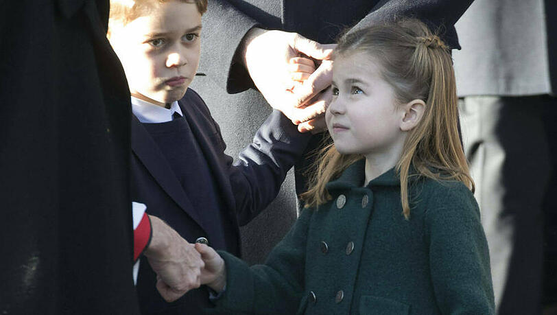 Prinz George und Prinzessin Charlotte vor der Weihnachtsmesse 2019 in Sandringham. Prinz George und Prinzessin Charlotte vor der Weihnachtsmesse 2019 in Sandringham.