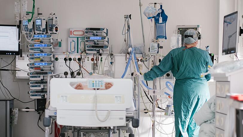 Die Zahl der in Kliniken behandelten Fälle wird Experten zufolge langfristig wegen der alternden Gesellschaft weiter ansteigen.