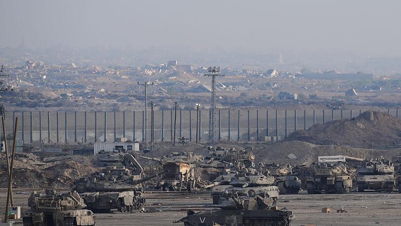 Panzer und anderes Militärgerät befeuern die Klimakrise - doch ihre Emissionen müssen nicht gemeldet werden.