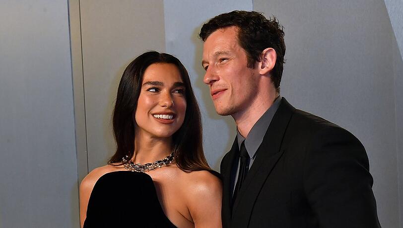 Dua Lipa und Callum Turner heirateten standesamtlich in London. Die große Feier fand wenig später auf Sizilien statt. Dua Lipa und Callum Turner heirateten standesamtlich in London. Die große Feier fand wenig später auf Sizilien statt.