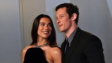 Dua Lipa und Callum Turner heirateten standesamtlich in London. Die gro&szlig;e Feier fand wenig sp&auml;ter auf Sizilien statt.