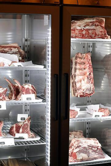 In einem speziellen Kühlschrank können Kenner sich ihr Fleisch selbst aussuchen.