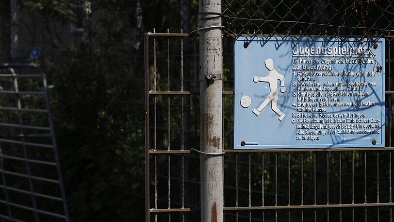 Der Unfall passierte auf einem umzäunten Spielplatz (Symbolfoto)