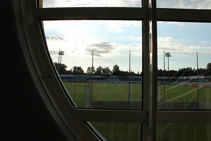 Ausnahmezustand vor Guardiolas erstem Spiel in Weiden: Die AZ war schon da und zeigt in der Bilderstrecke, was die Bayern dort erwartet.