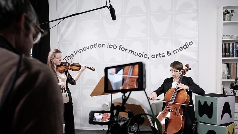 Klassik neu vermarkten und zum Hörer bringen, ist eines der Ziele des Wavelabs, hier mit Corbinian Bubenzer am Cello.