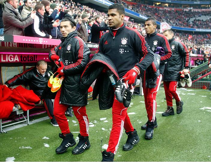 &bdquo;Keine gute Bank&ldquo;, meinte Franck Ribéry: Danijel Pranjic, Breno, Luiz Gustavo und Ivica Olic (v.l.) auf dem Weg zur Arbeit.