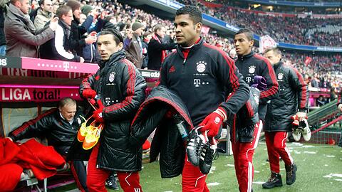 &bdquo;Keine gute Bank&ldquo;, meinte Franck Ribéry: Danijel Pranjic, Breno, Luiz Gustavo und Ivica Olic (v.l.) auf dem Weg zur Arbeit.