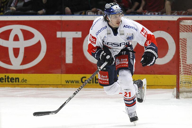 Der Pechvogel: Dominik Bielke (Verteidiger, 22, Eisbären Berlin, Deutscher) &bdquo;Dominik stammt aus eine Eishockeyfamilie, sein Vater Rene war der beste DDR-Keeper aller Zeiten. Er kennt Eishockey von der Wiege auf, aber er war in seiner Karriere nicht vom Glück verfolgt, hatte viele Verletzungen&ldquo;, so Winkler, &bdquo;er hat die Chance zum Neuanfang.&ldquo;