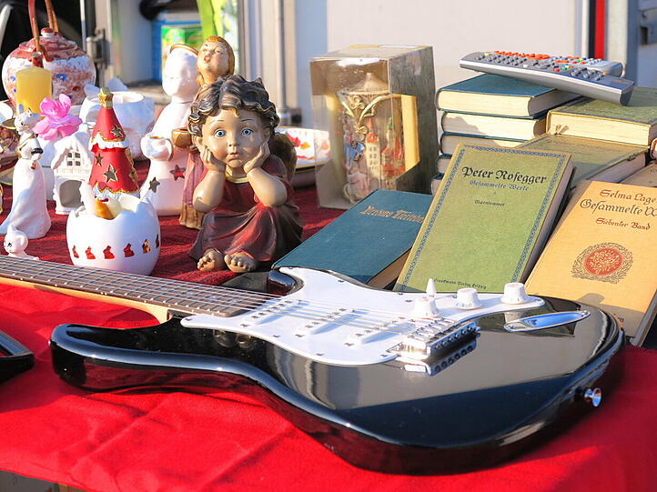Die Gitarre scheint noch richtig gut in Schuss zu sein.